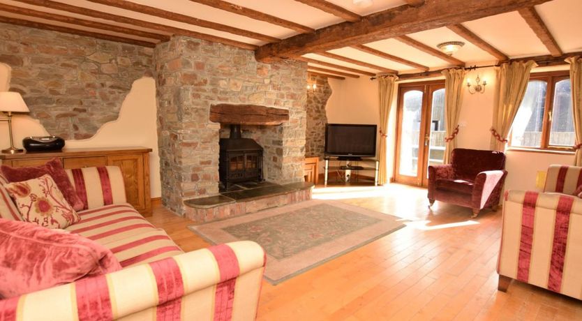 Photo of 5 Bed in Hartland