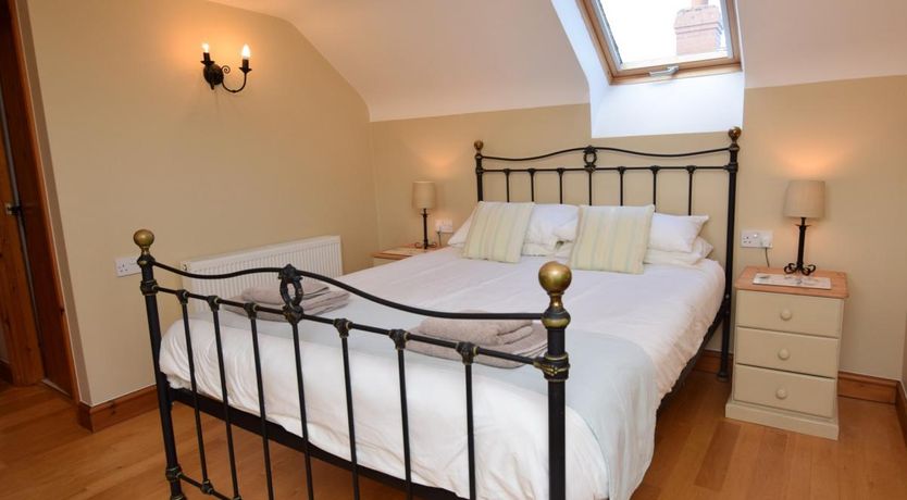 Photo of 5 Bed in Hartland