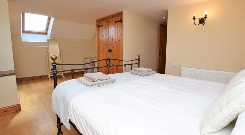 Photo of 5 Bed in Hartland