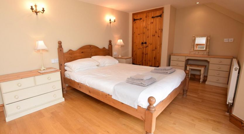 Photo of 5 Bed in Hartland