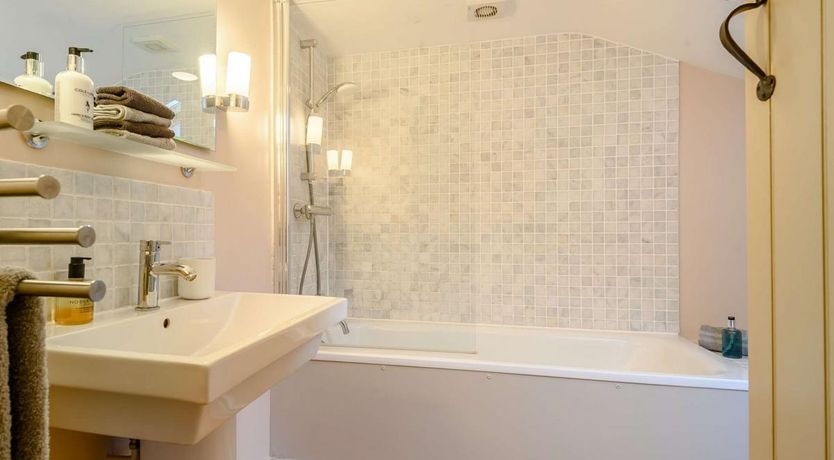 Photo of 1 Bed in Craswall