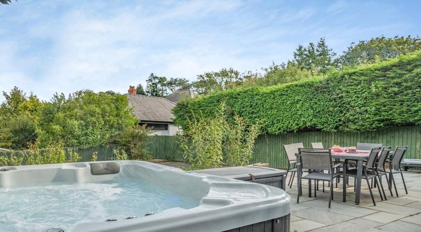 Photo of 5 Bed in Saundersfoot