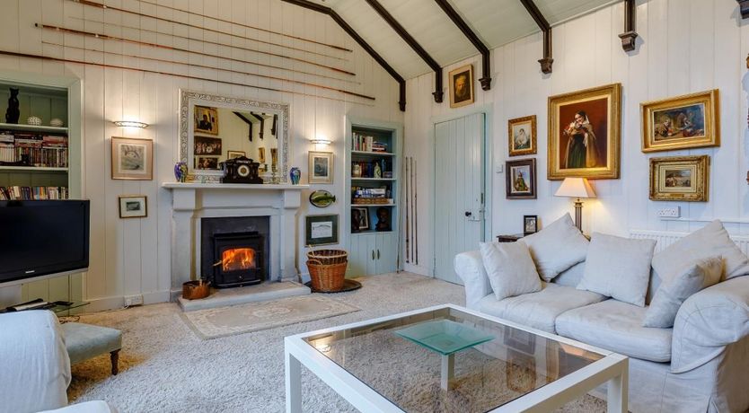 Photo of 5 Bed in Drumnadrochit