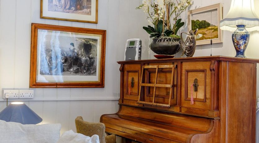 Photo of 5 Bed in Drumnadrochit