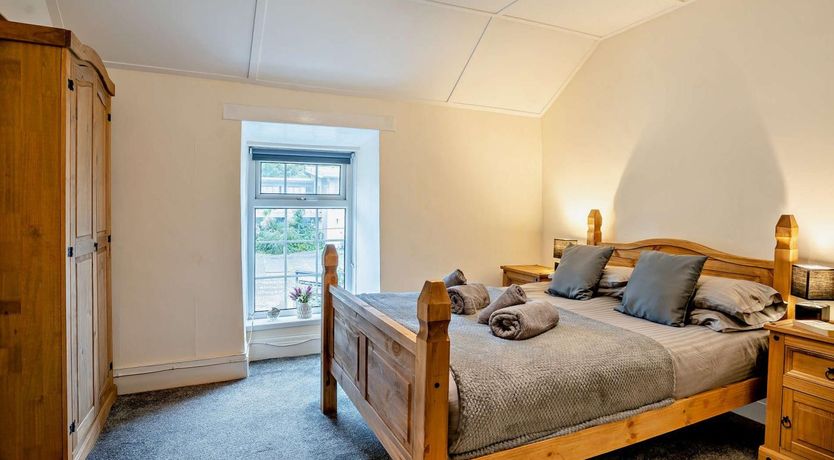 Photo of 4 Bed in Tenby