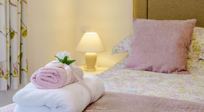 Photo of 2 Bed in Gilfachrheda