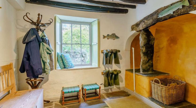 Photo of 5 Bed in Broughton Beck