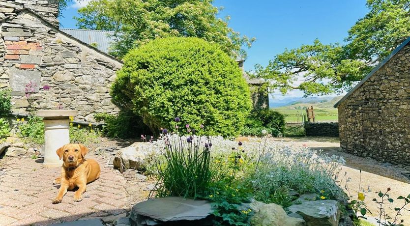 Photo of 5 Bed in Broughton Beck