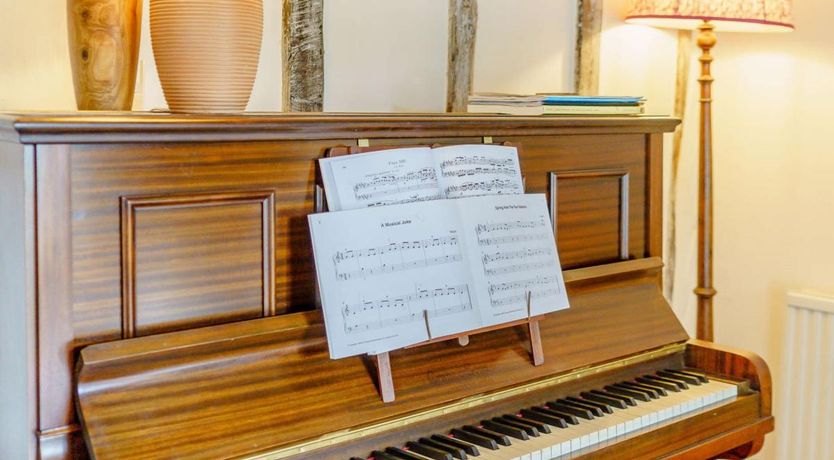 Photo of 5 Bed in Broughton Beck