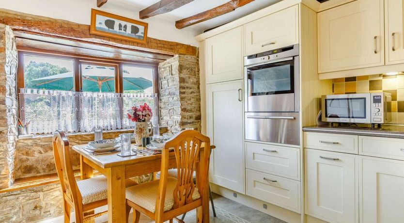 Photo of 2 Bed in Weare Giffard