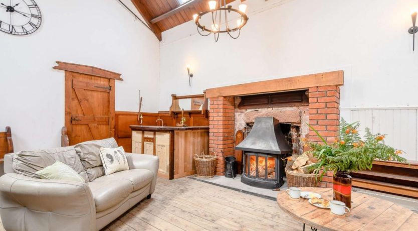 Photo of 4 Bed in Kilchattan Bay