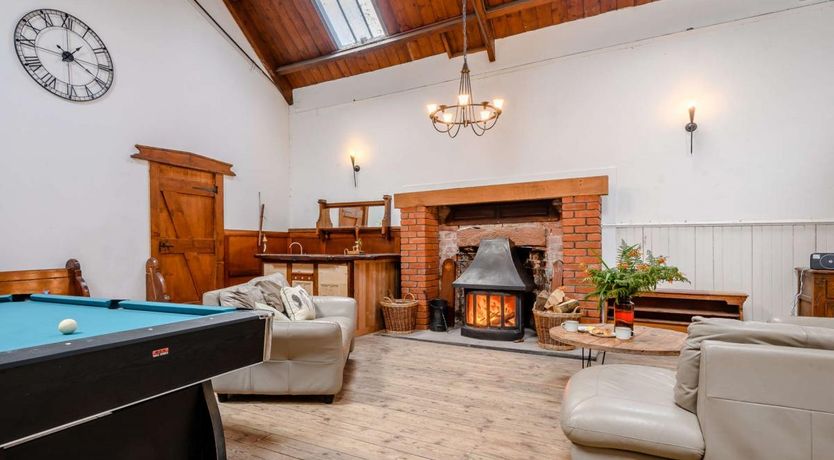 Photo of 4 Bed in Kilchattan Bay