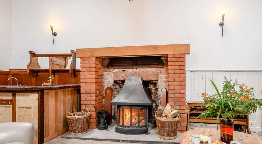 Photo of 4 Bed in Kilchattan Bay