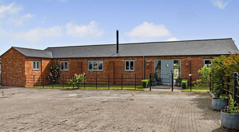 Photo of 3 Bed in Sedgehill