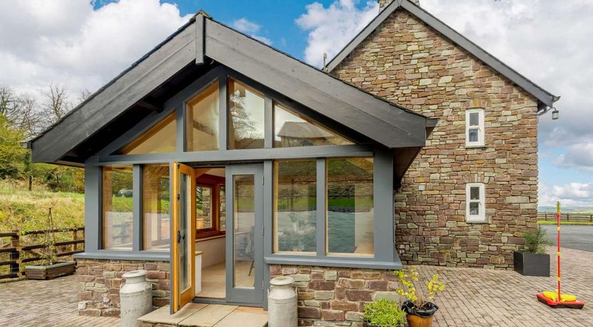 Photo of 4 Bed in Llandysul