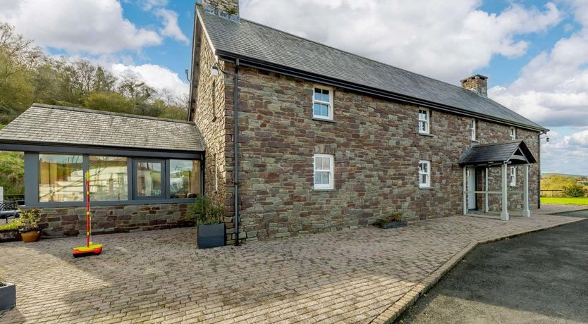 Photo of 4 Bed in Rhos