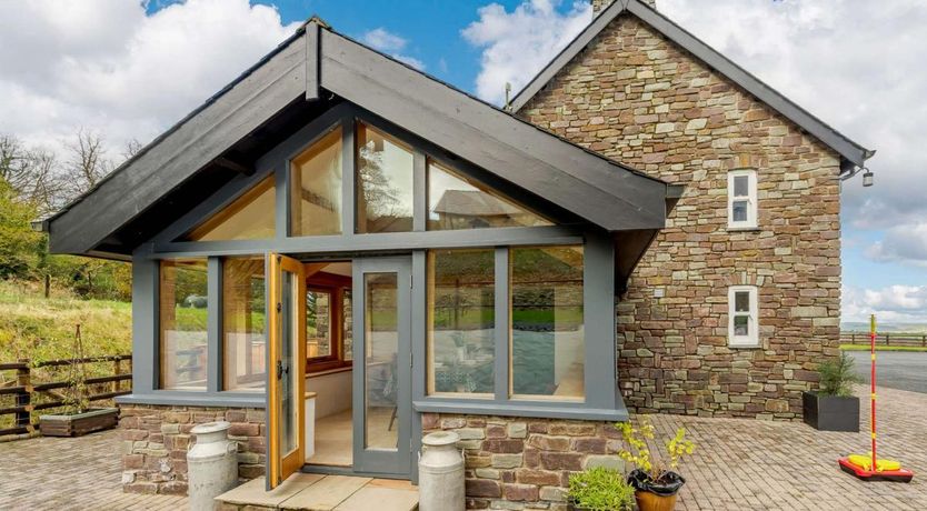 Photo of 4 Bed in Rhos