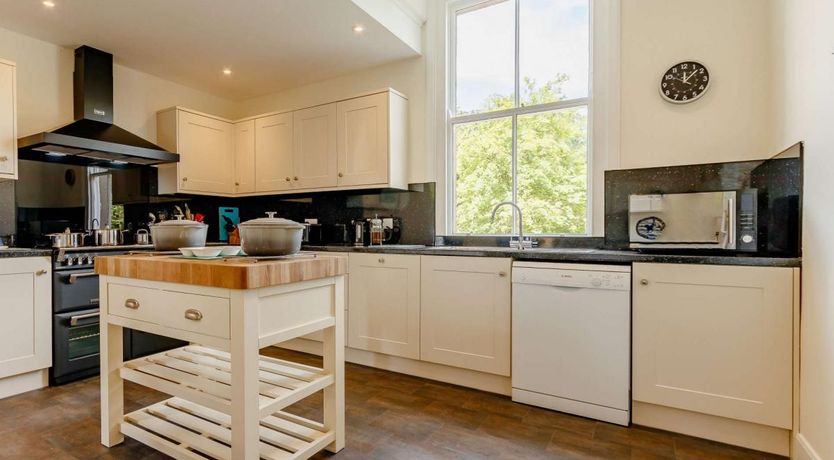 Photo of 7 Bed in Powmill