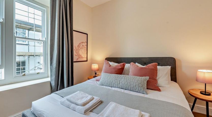 Photo of 3 Bed in Tenby