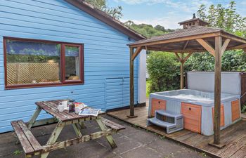 Log Cabin in South Cornwall Holiday Home