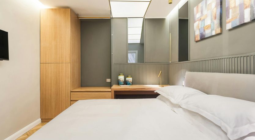 Photo of Roman Luxury