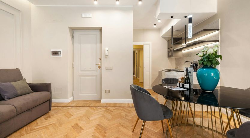 Photo of Roman Luxury