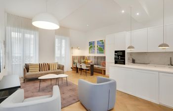Art & Light Holiday Home