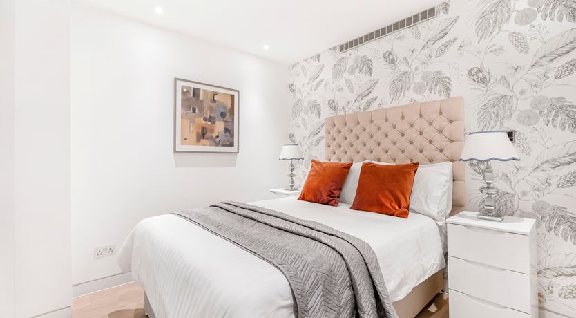 Photo of Elegant London