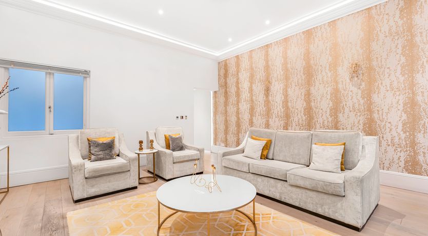 Photo of Elegant London