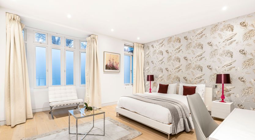 Photo of Elegant London