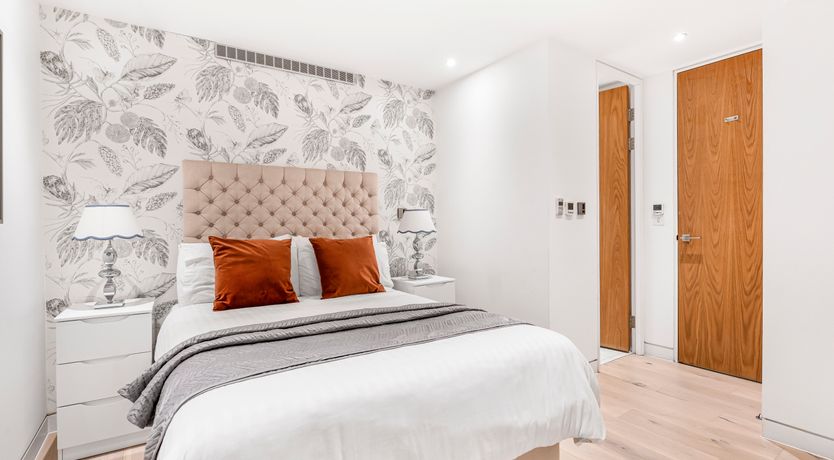 Photo of Elegant London