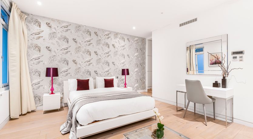 Photo of Elegant London