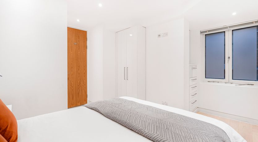 Photo of Elegant London