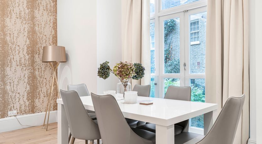 Photo of Elegant London