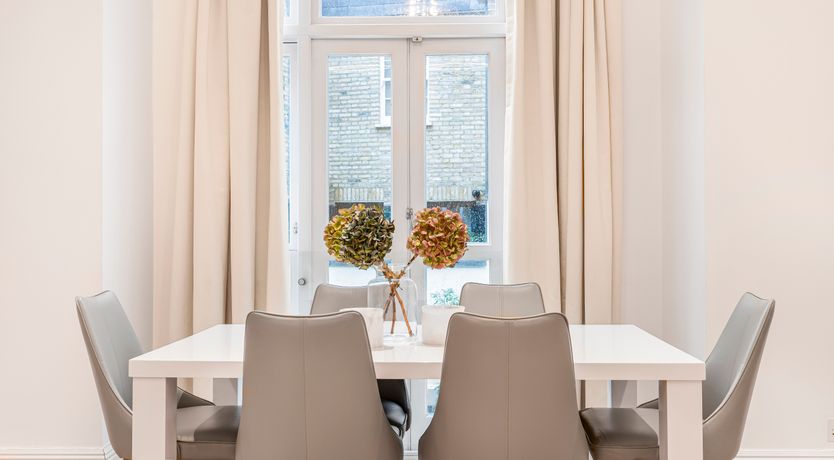 Photo of Elegant London