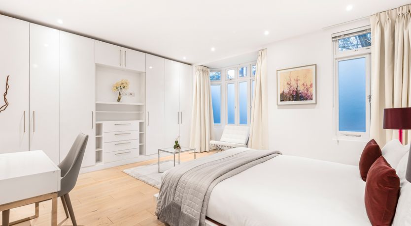 Photo of Elegant London