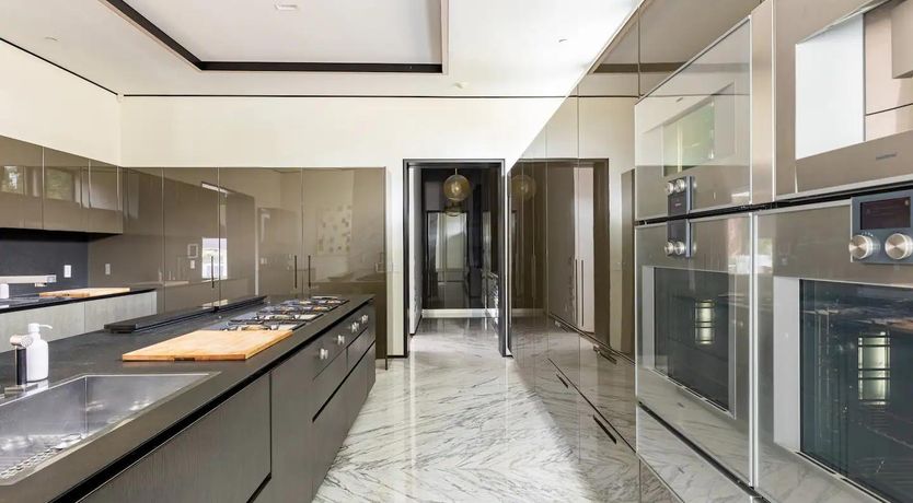 Photo of Beverly Buzz