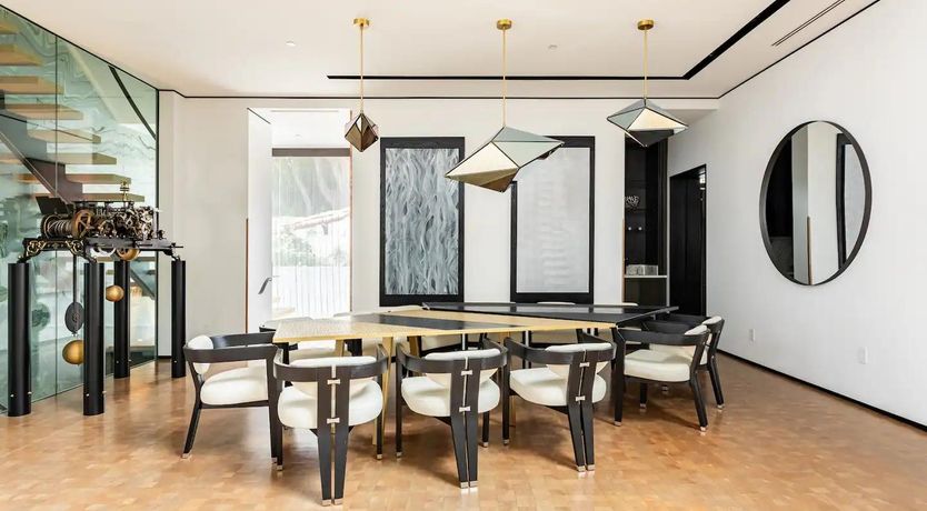 Photo of Beverly Buzz