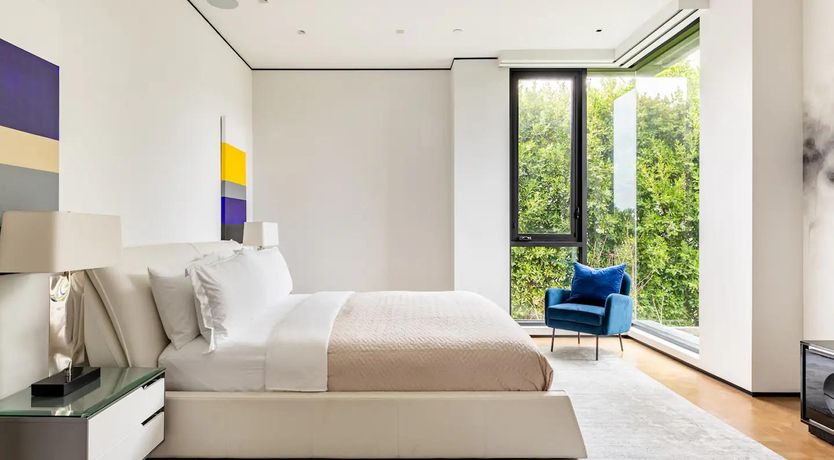 Photo of Beverly Buzz