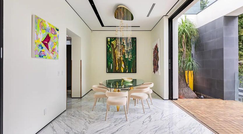 Photo of Beverly Buzz