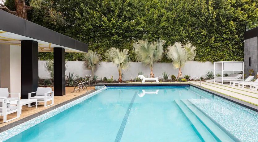 Photo of Beverly Buzz