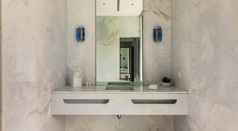 Photo of Beverly Buzz