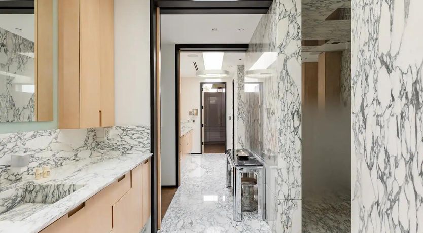 Photo of Beverly Buzz