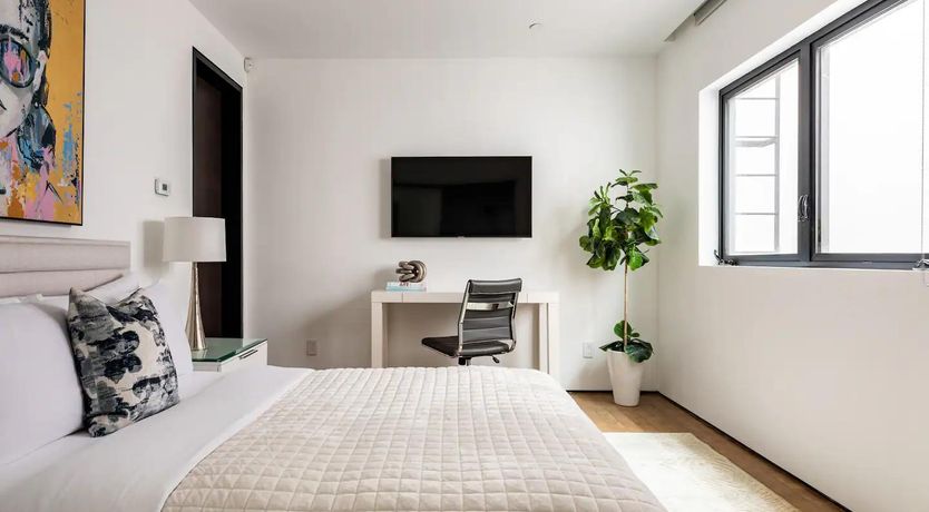 Photo of Beverly Buzz