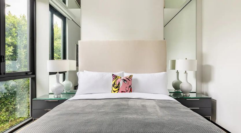 Photo of Beverly Buzz