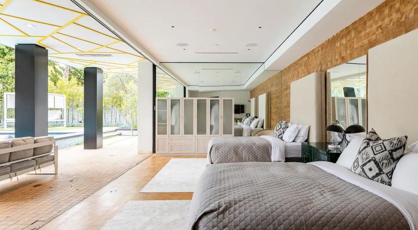 Photo of Beverly Buzz