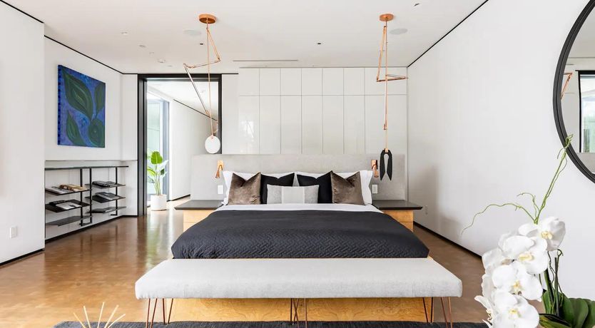 Photo of Beverly Buzz