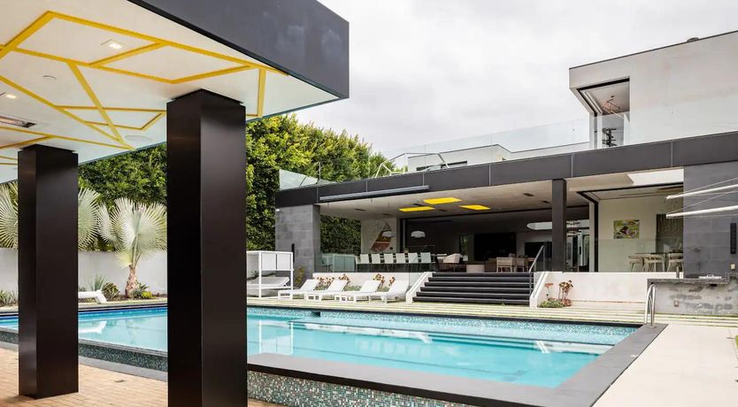 Photo of Beverly Buzz