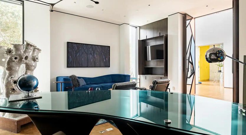 Photo of Beverly Buzz