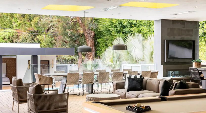 Photo of Beverly Buzz